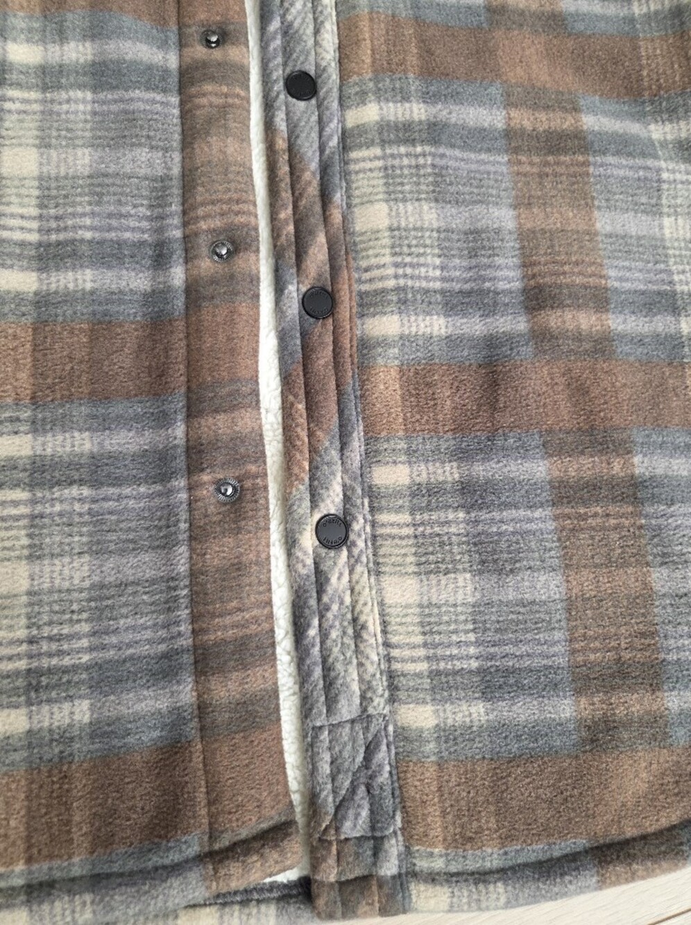 Oneil Flannel - Picture 4 of 9